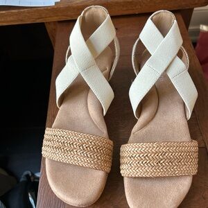 Easy Spirit Cream and Tan Sandals